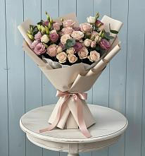 Букет цветов из:  Розы и Лизиантусы в Липицы