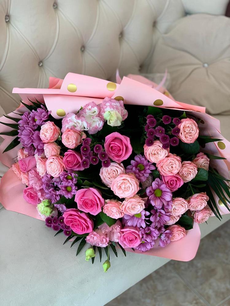 Букет цветов из: Хризантемы, Розы и Лизиантусы в Липицы