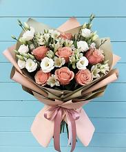 Букет цветов из:  Розы, Альстромерии и Лизиантусы в Липицы