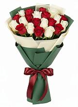 Букет Микс из красных и белых роз в Липицы