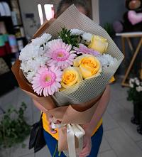 Букет цветов из:  Герберы, Розы и Хризантемы в Липицы