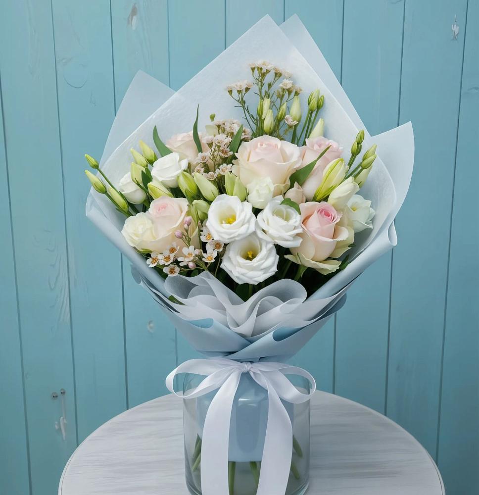 Букет цветов из: Розы и Лизиантусы в Липицы