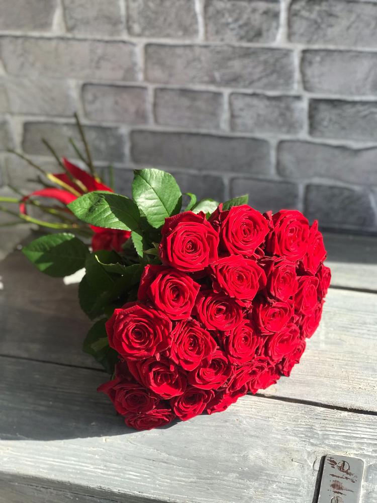 Букет Красные розы Фридом в Липицы