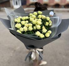 Букет Белые кустовые розы Солинеро в Липицы