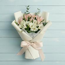 Букет цветов из:  Альстромерии в Липицы