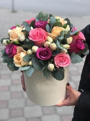 Цветочная композиция из Розы в шляпной коробке в Липицы