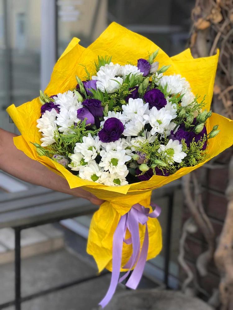 Букет цветов из: Ирисы, Хризантемы и Ромашки в Липицы