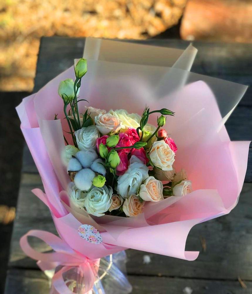 Букет цветов из: Розы и Лизиантусы в Липицы