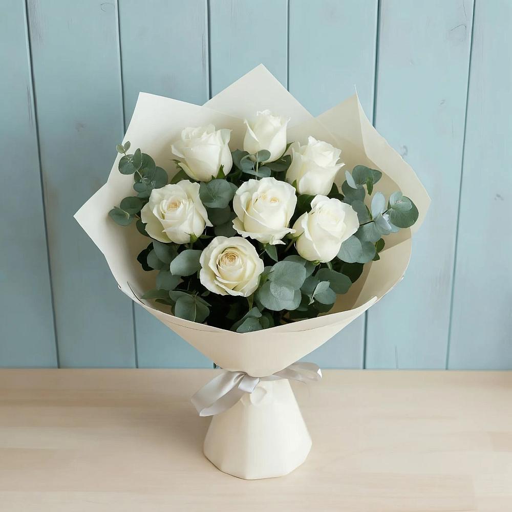 Букет Белые розы в Эвкалипте в Липицы
