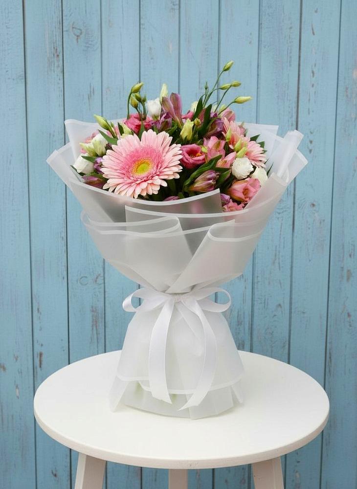 Букет цветов из: Герберы, Альстромерии и Лизиантусы в Липицы