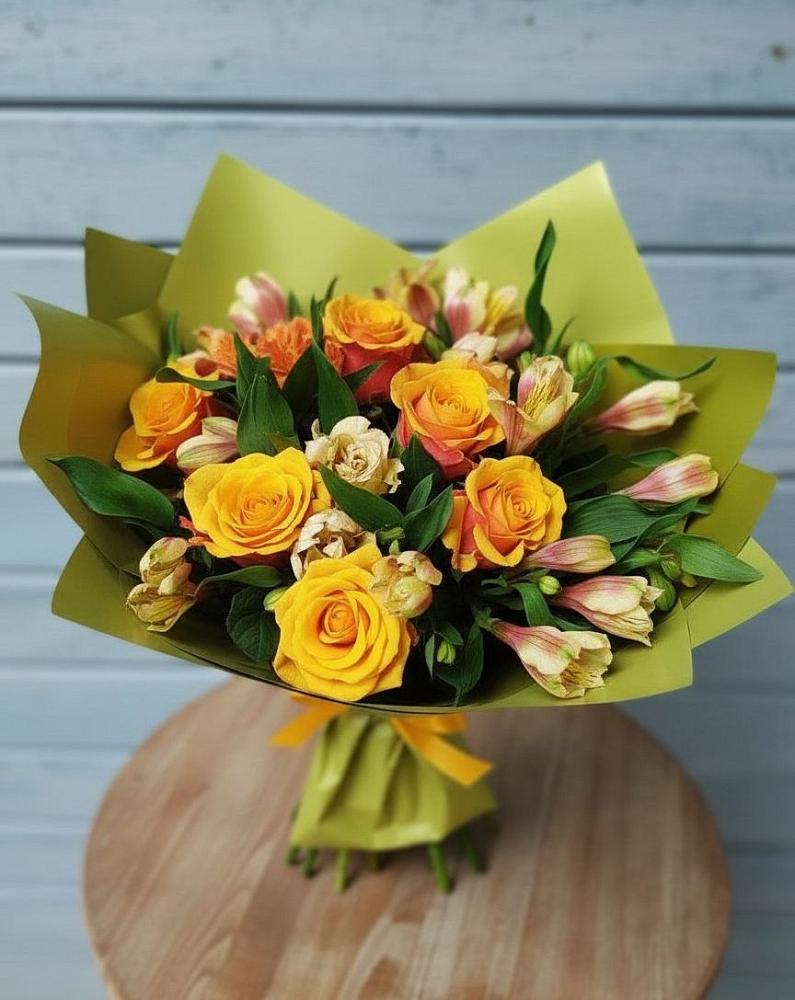 Букет цветов из: Альстромерии и Розы в Липицы