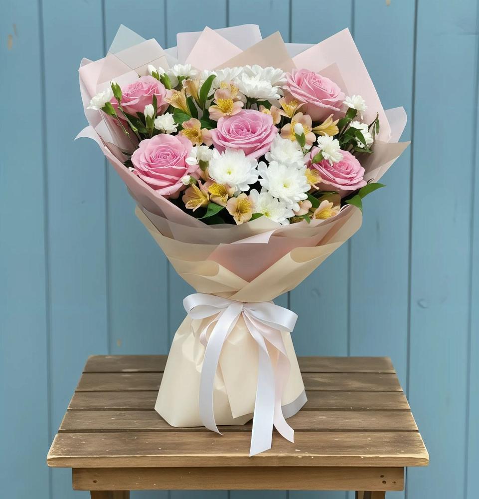 Букет цветов из: Гвоздики, Орхидеи и Розы в Липицы