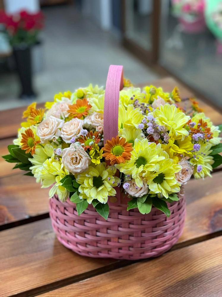 Цветочная композиция из Хризантемы и Розы в корзине в Липицы