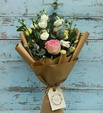 Букет цветов из:  Розы и Лизиантусы в Липицы