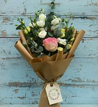 Букет цветов из:  Розы и Лизиантусы в Липицы