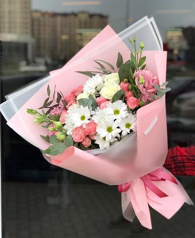 Букет цветов из: Розы, Лизиантусы и Хризантемы в Липицы
