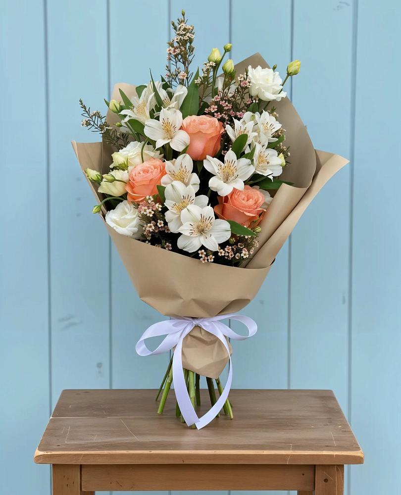 Букет цветов из: Альстромерии, Лизиантусы, Розы и Хризантемы в Липицы