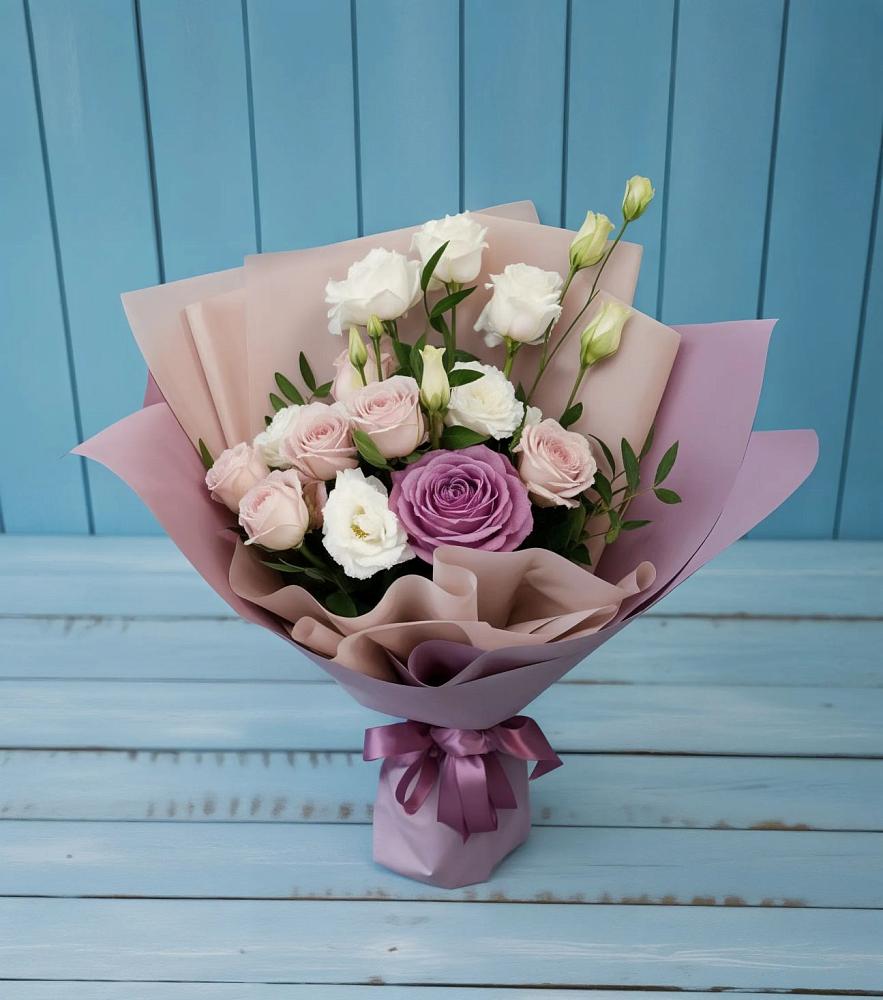 Букет цветов из: Розы и Лизиантусы в Липицы