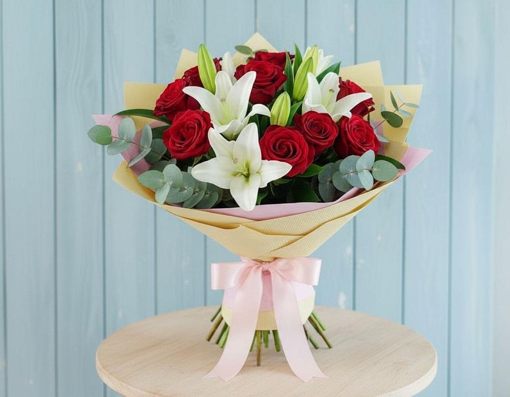 Букет цветов из: Лилии и Розы в Липицы